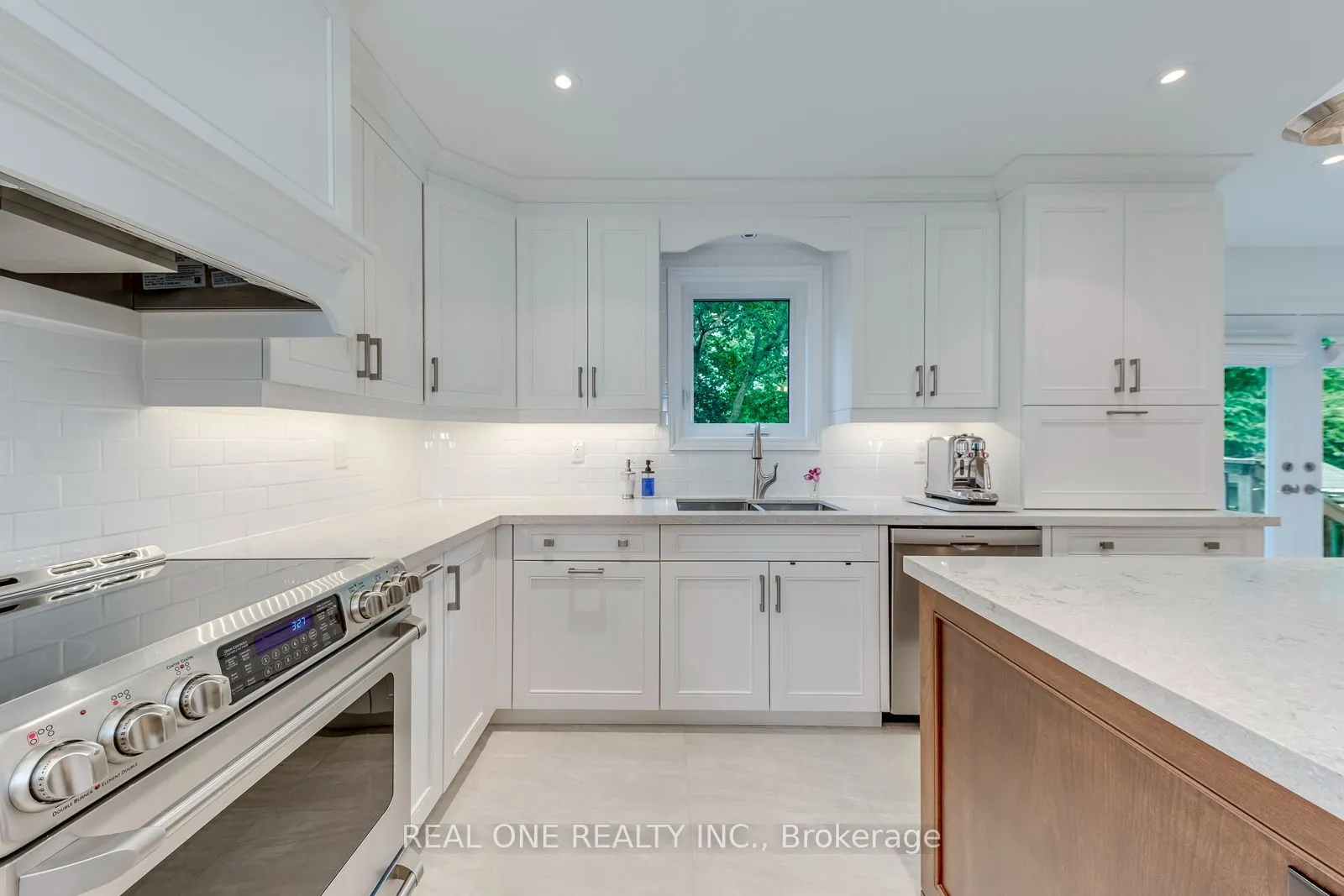 415 March Crescent