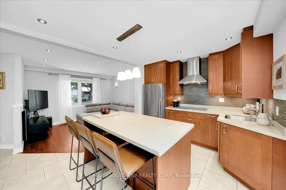 3985 Taffey Crescent