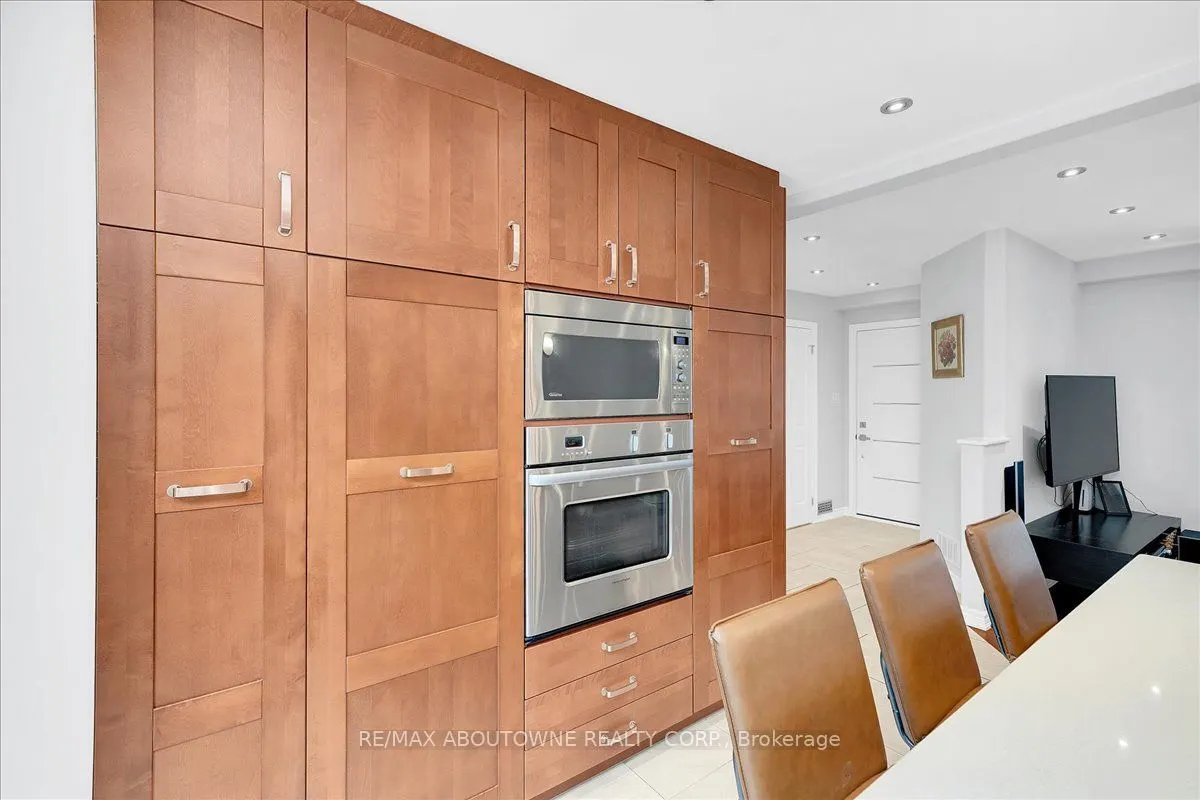 3985 Taffey Crescent