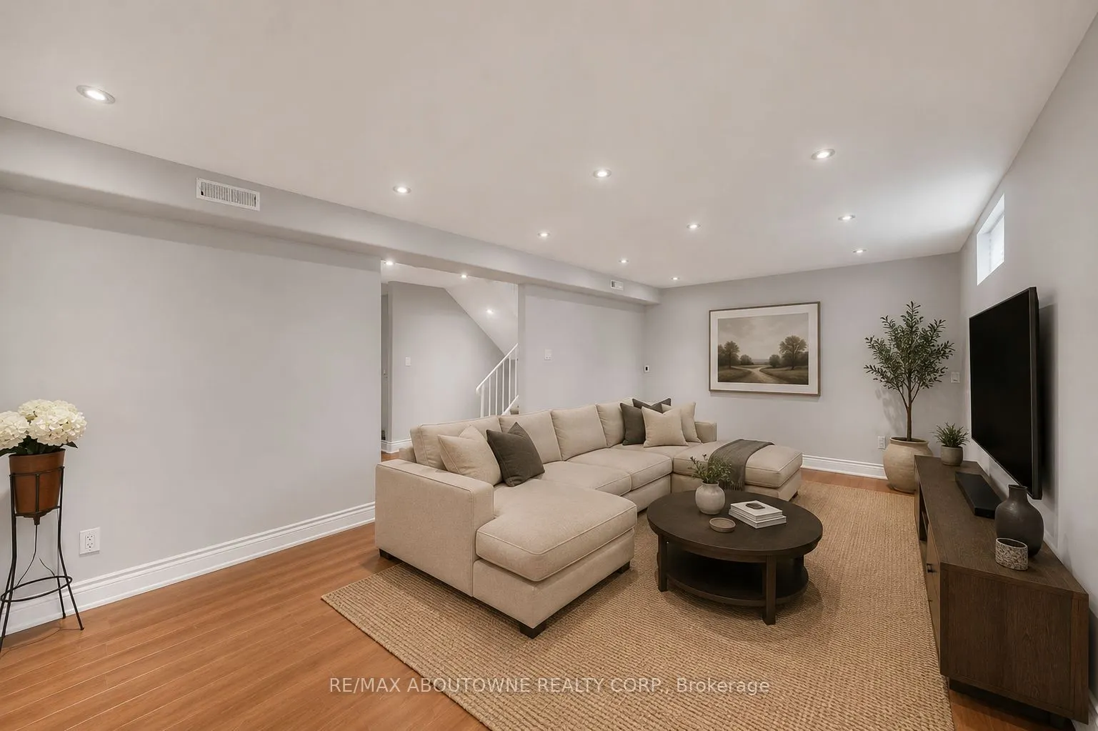 3985 Taffey Crescent