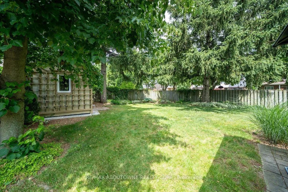 3985 Taffey Crescent