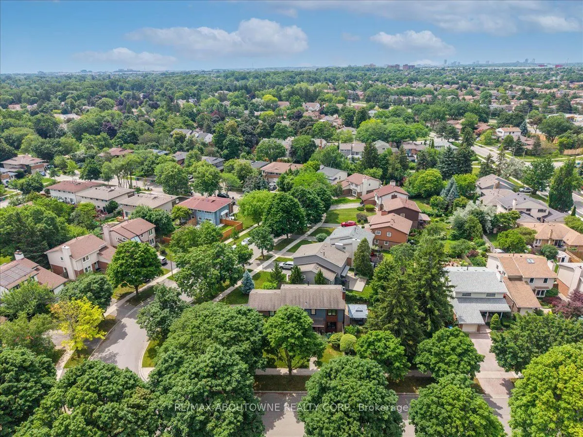 3985 Taffey Crescent