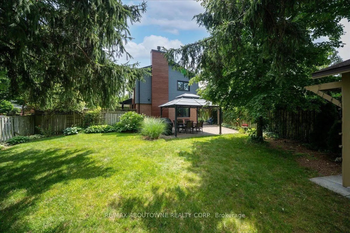 3985 Taffey Crescent