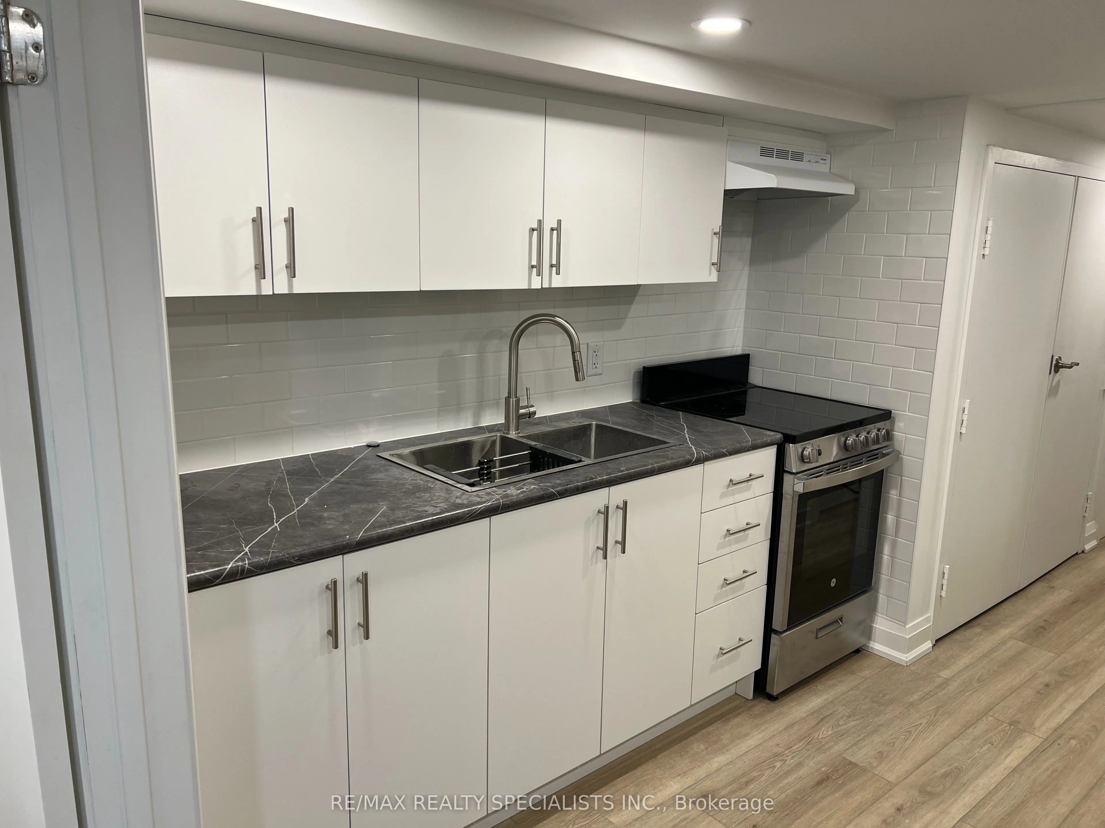 252 Earlscourt Avenue