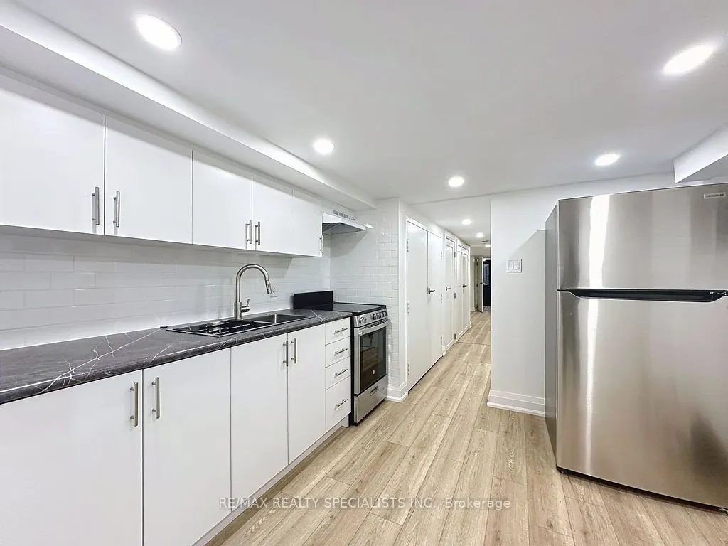 252 Earlscourt Avenue