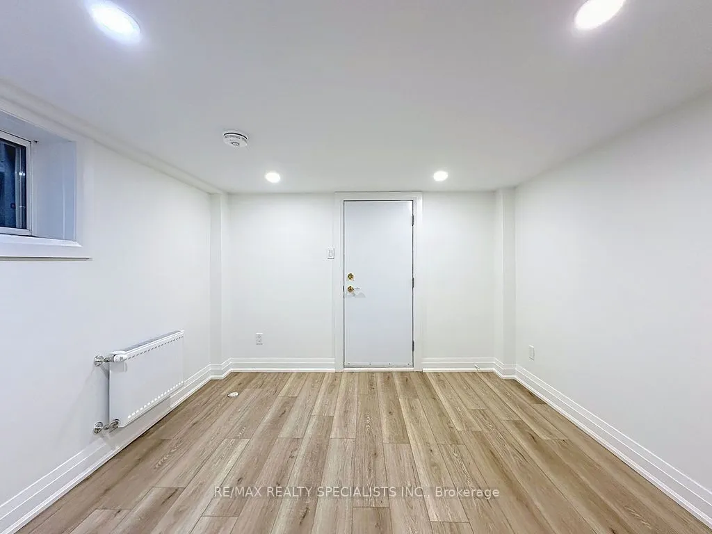 252 Earlscourt Avenue