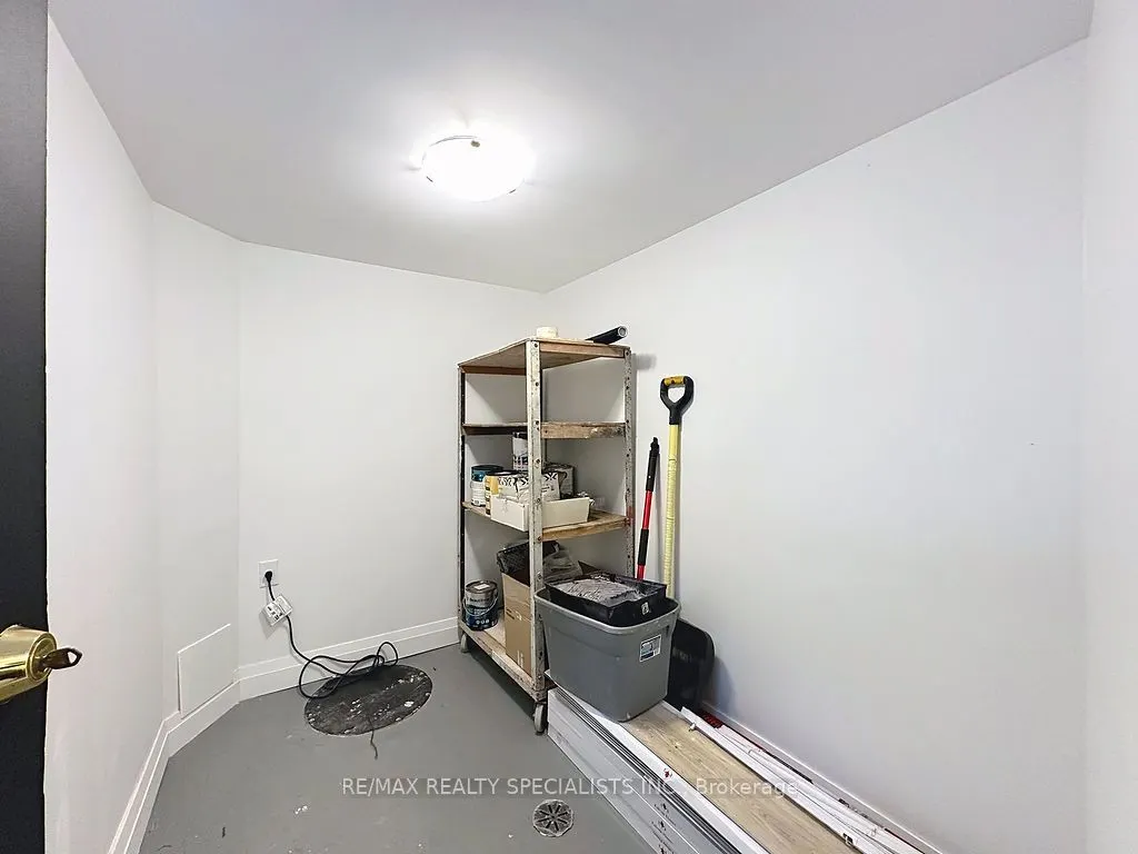 252 Earlscourt Avenue