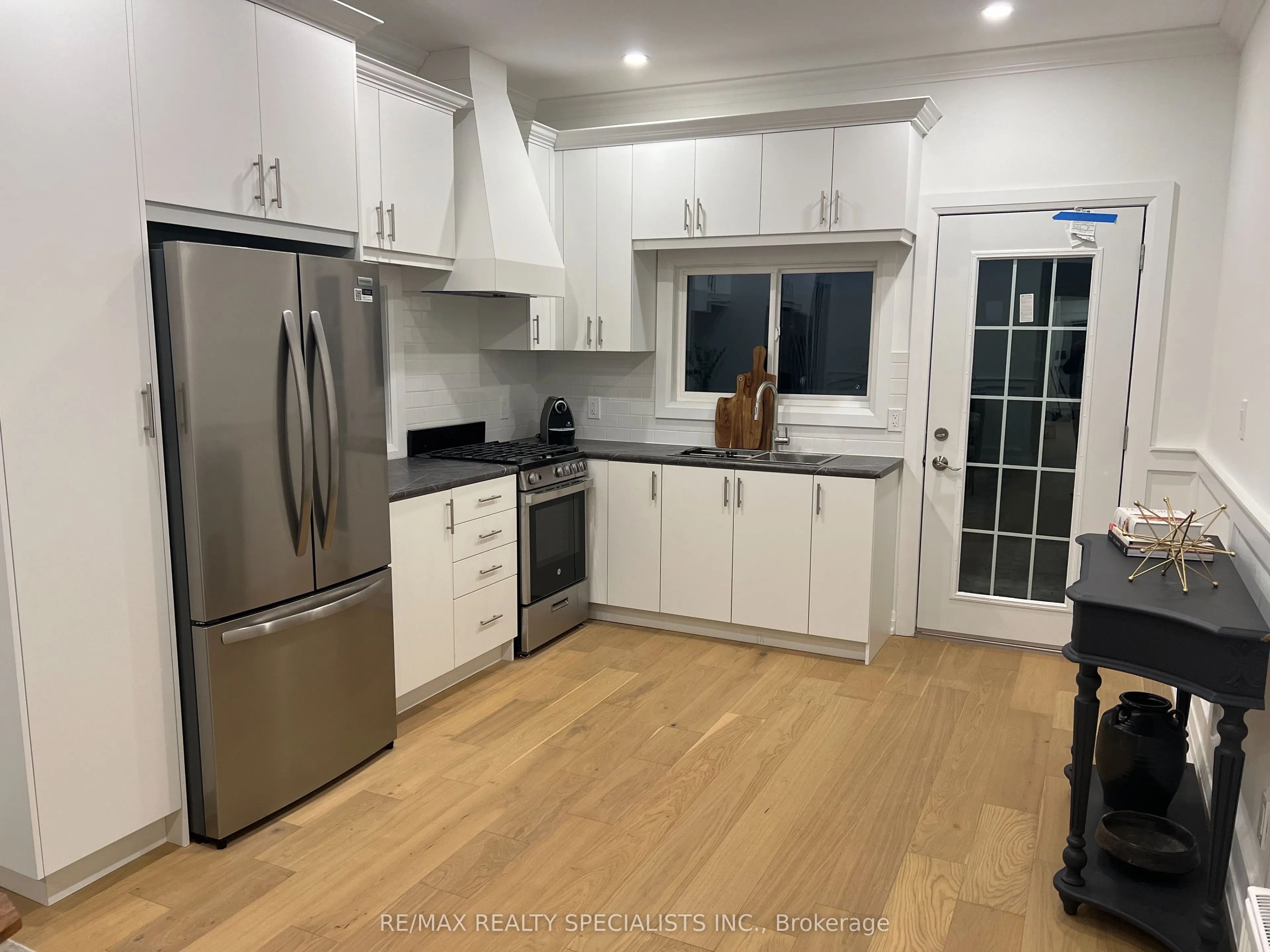 252 Earlscourt Avenue