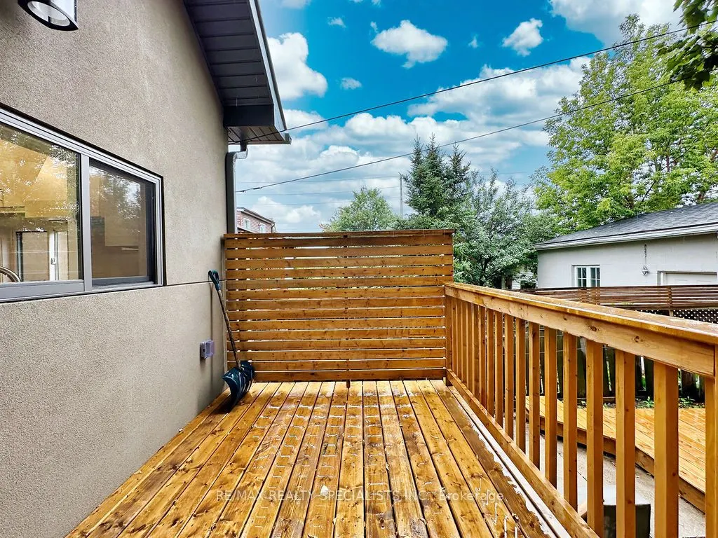 252 Earlscourt Avenue