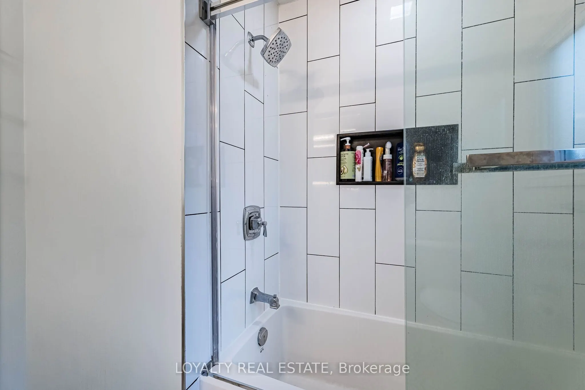 52 Newcastle Crescent