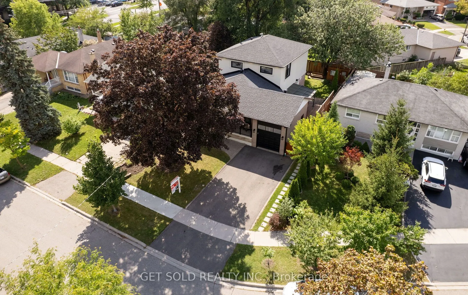 8 Hackmore Avenue