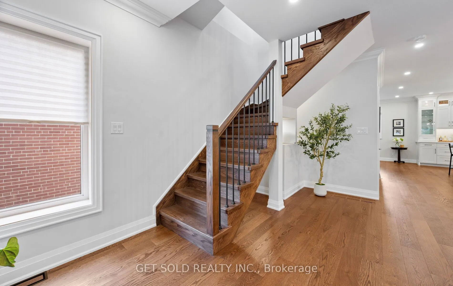 8 Hackmore Avenue