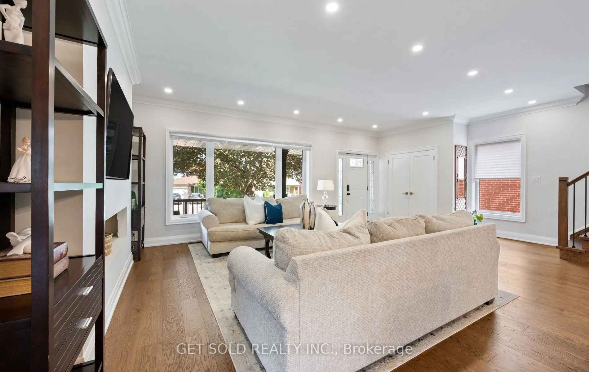8 Hackmore Avenue