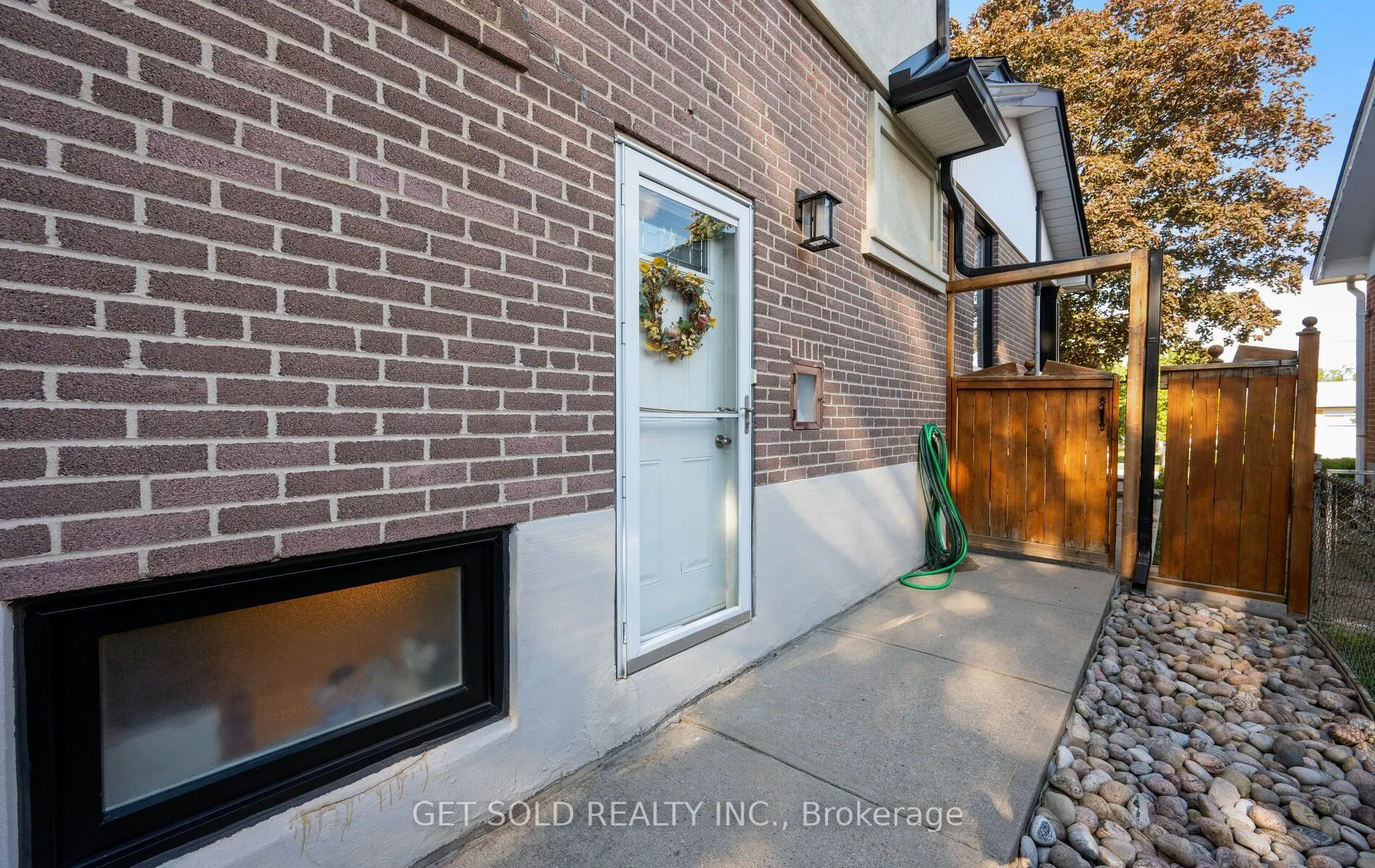 8 Hackmore Avenue