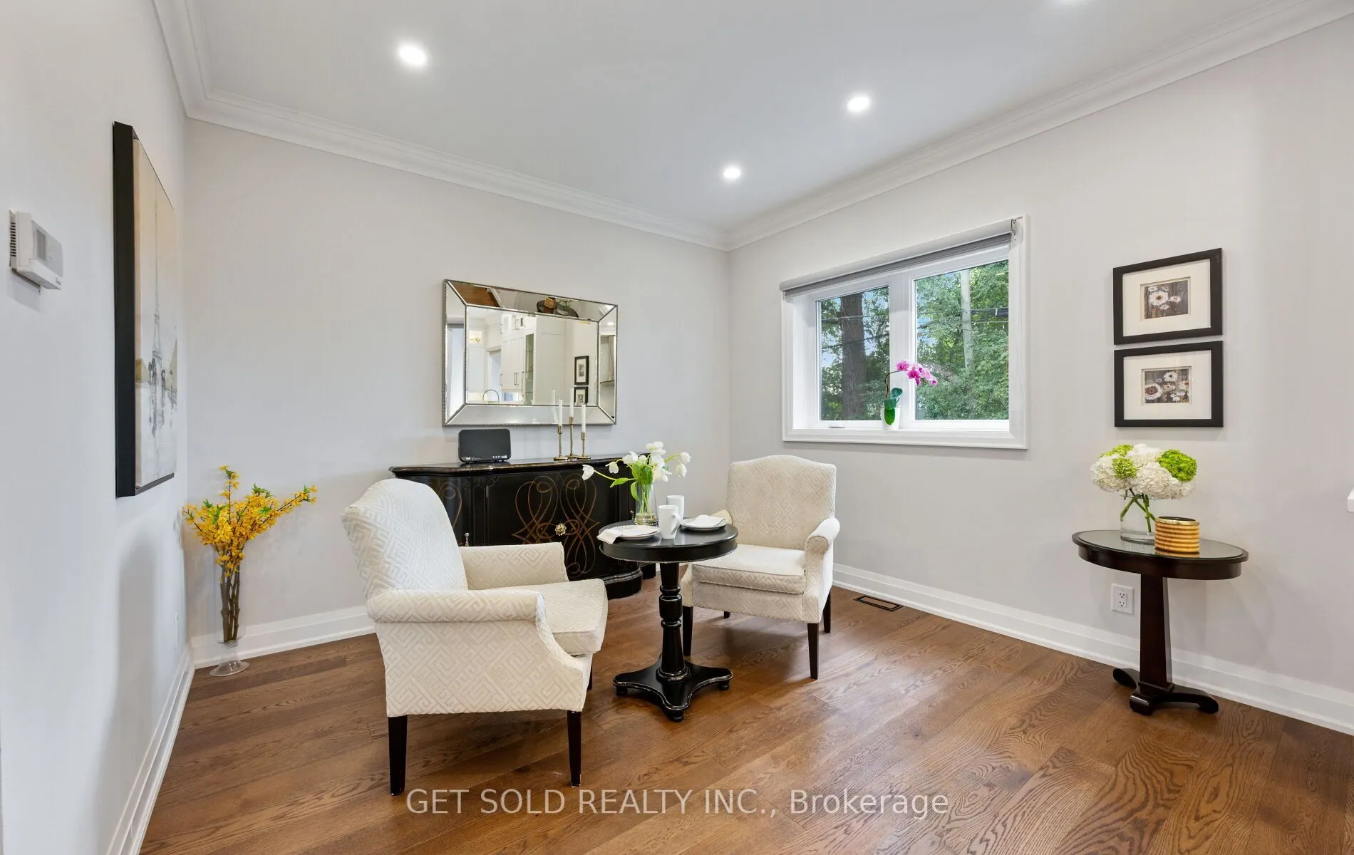 8 Hackmore Avenue