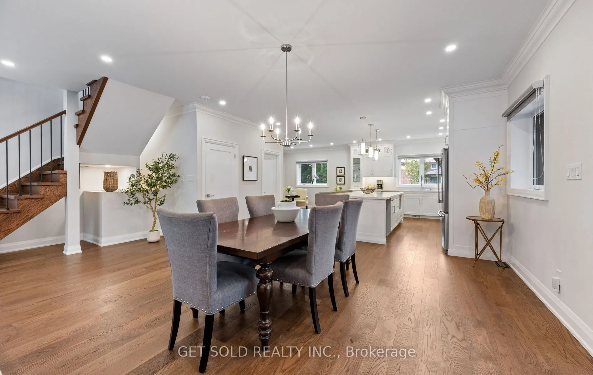 8 Hackmore Avenue