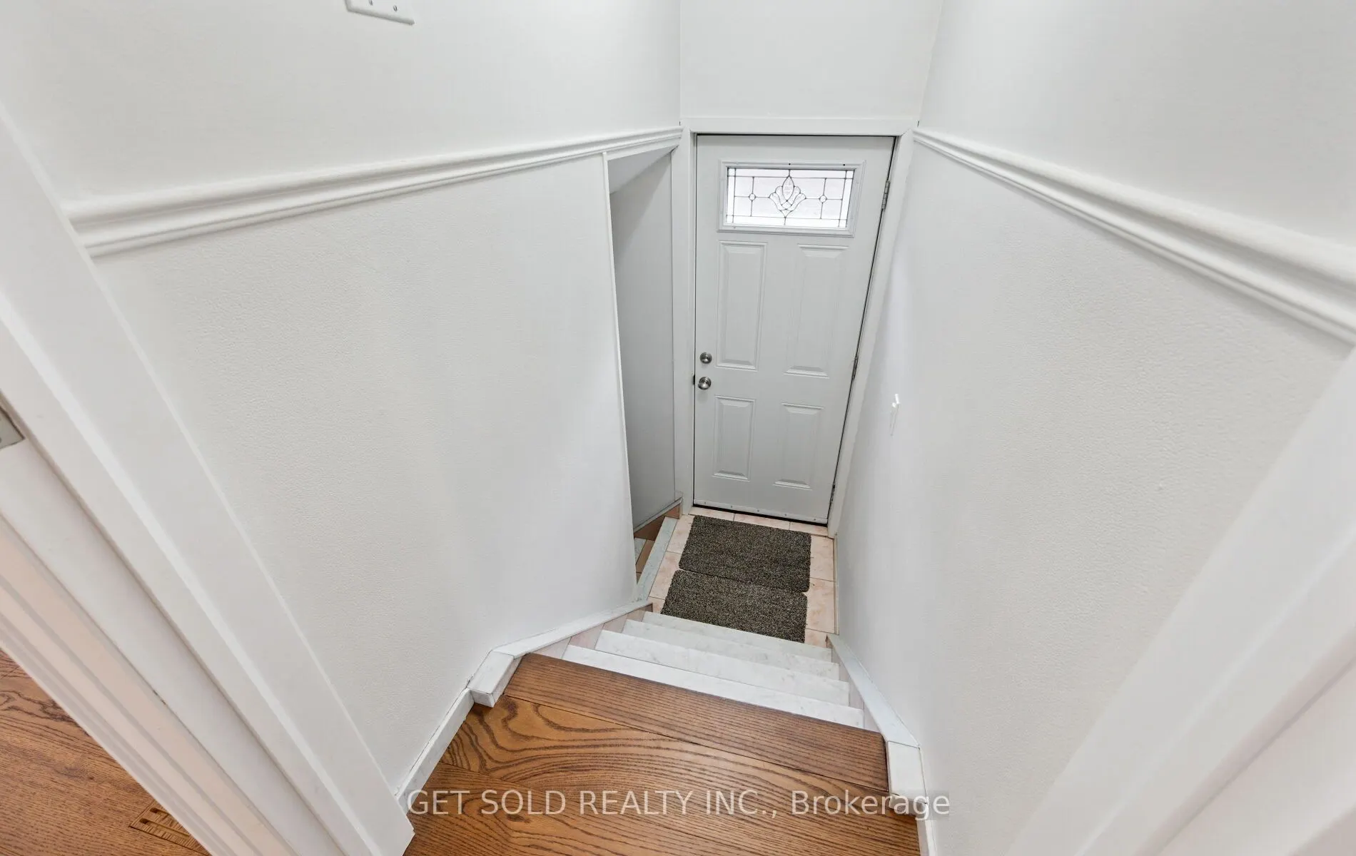 8 Hackmore Avenue