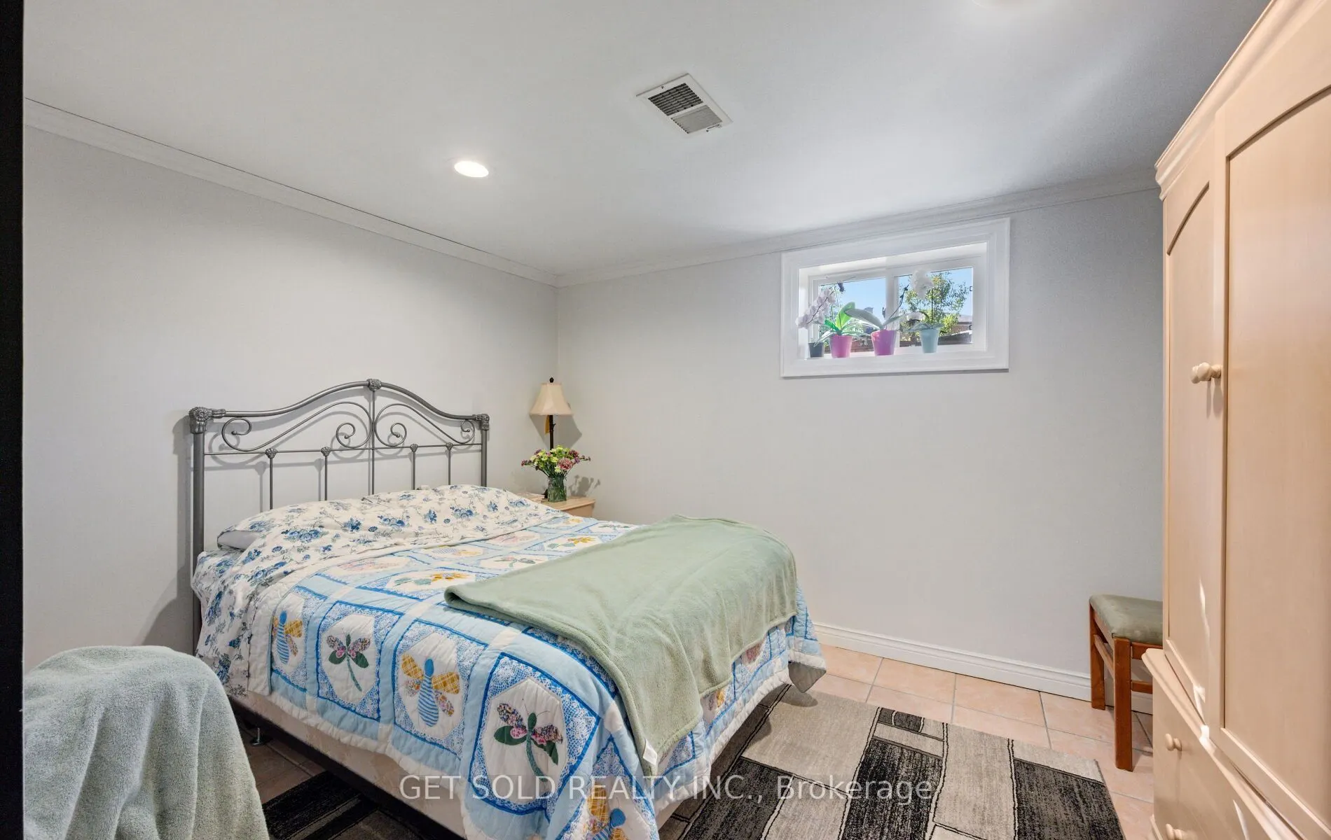 8 Hackmore Avenue