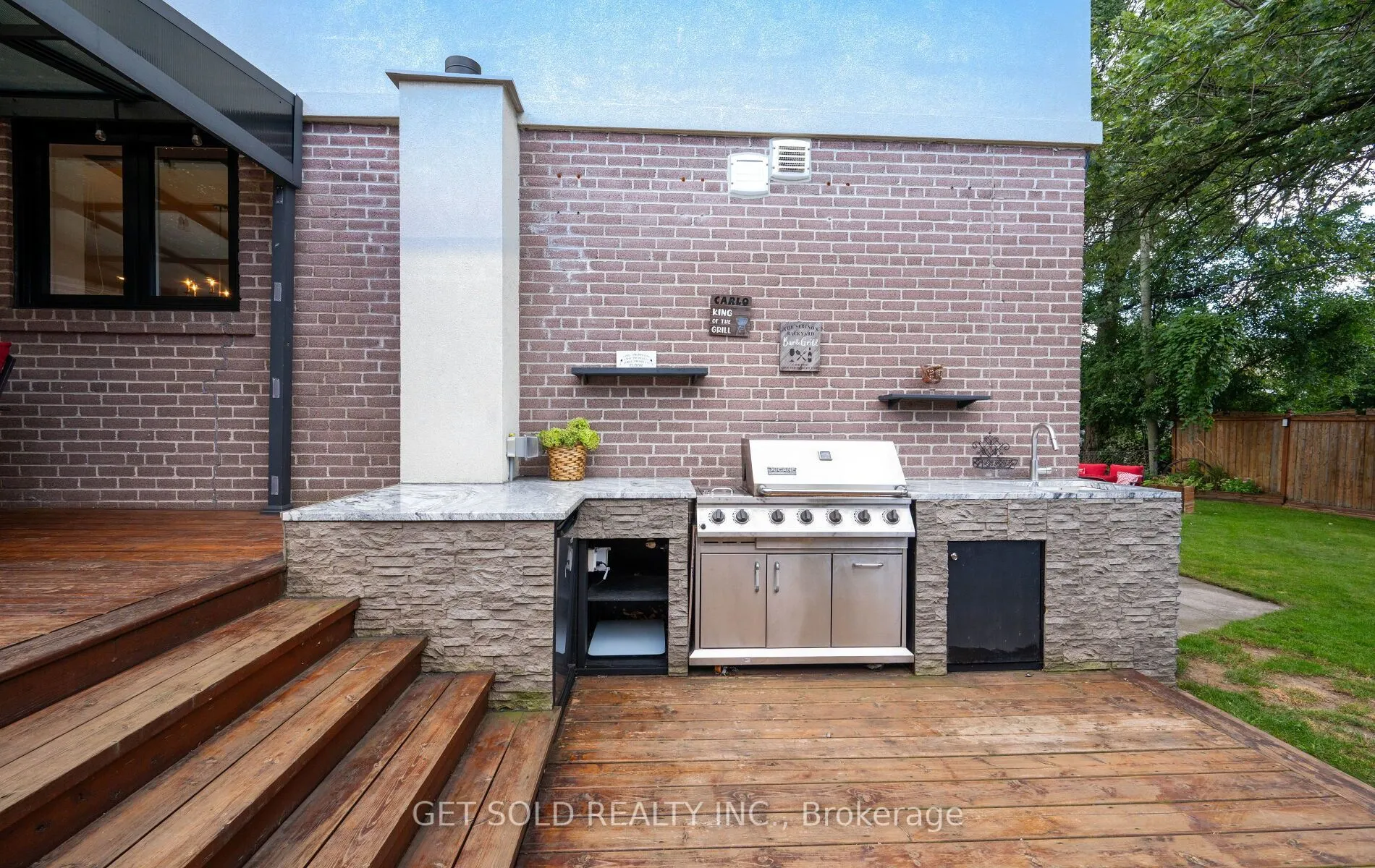 8 Hackmore Avenue