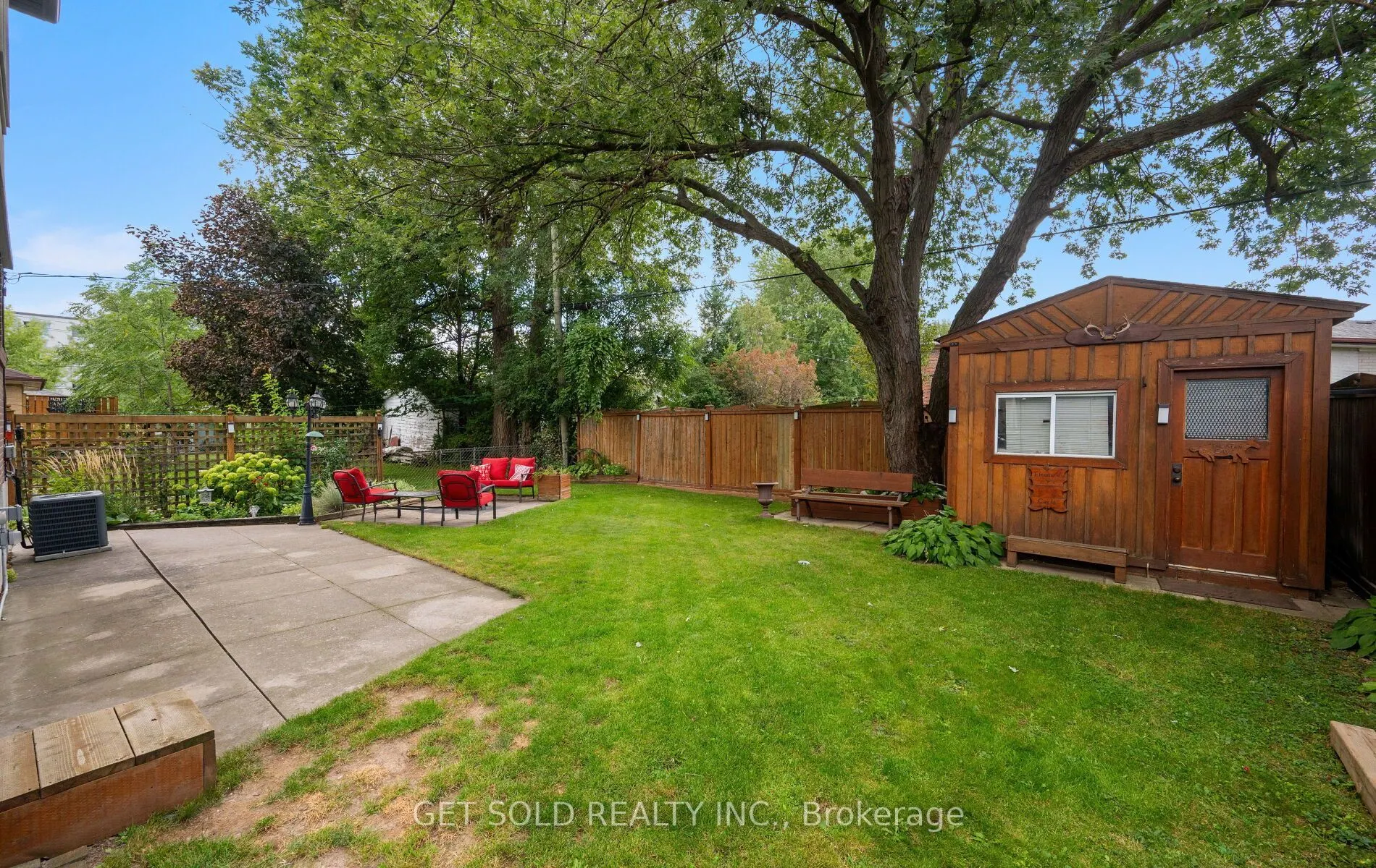 8 Hackmore Avenue