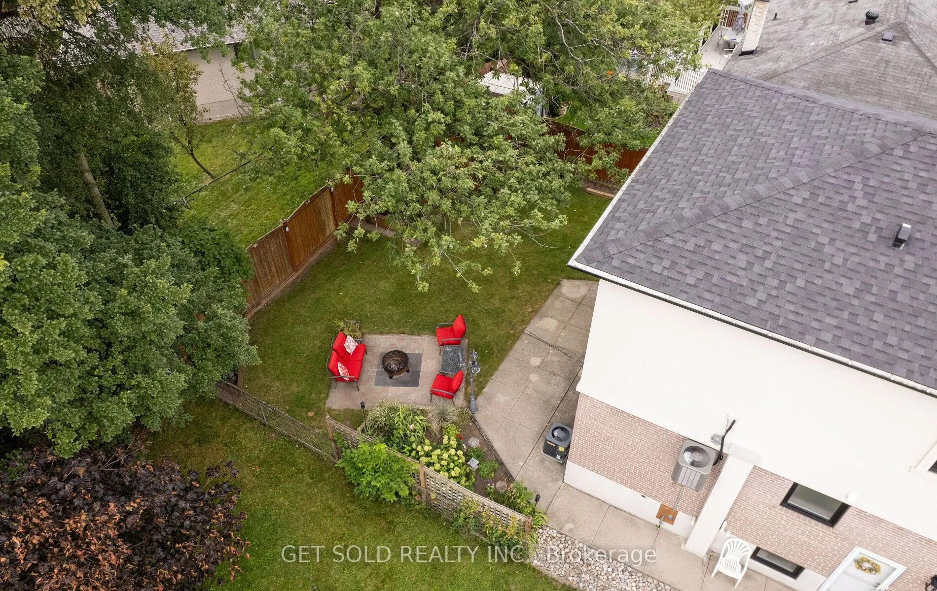 8 Hackmore Avenue