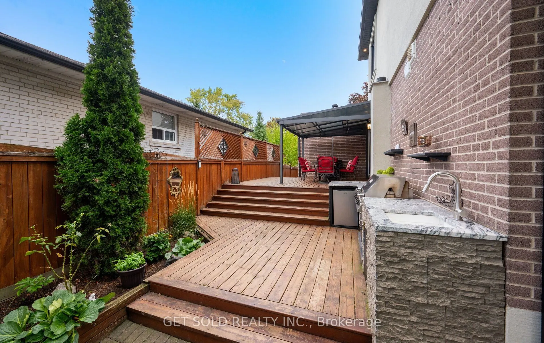 8 Hackmore Avenue
