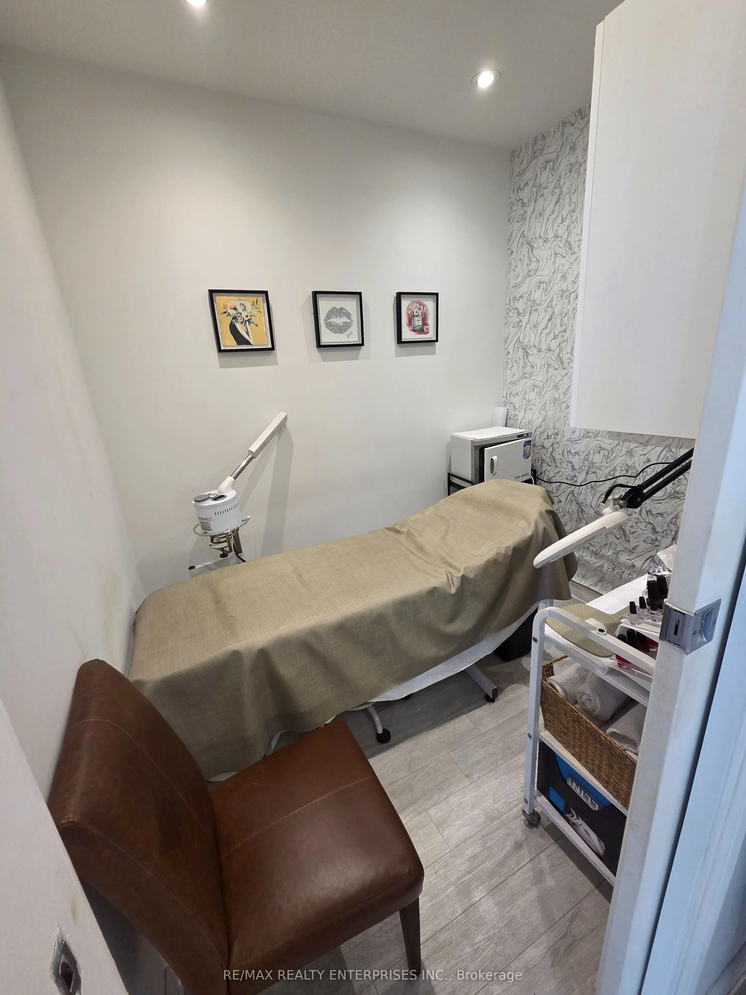 216 Oak Park Boulevard #106