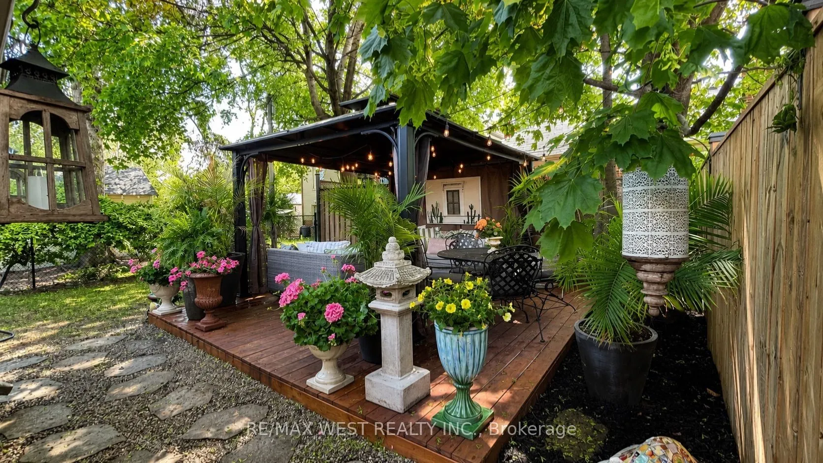12 Brentwood Road S