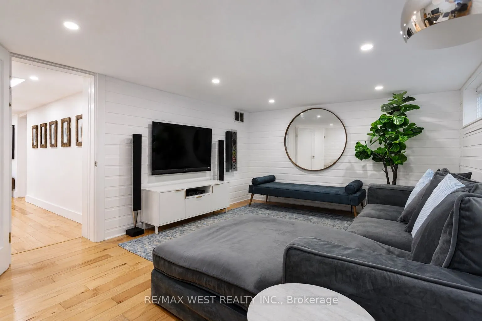 12 Brentwood Road S