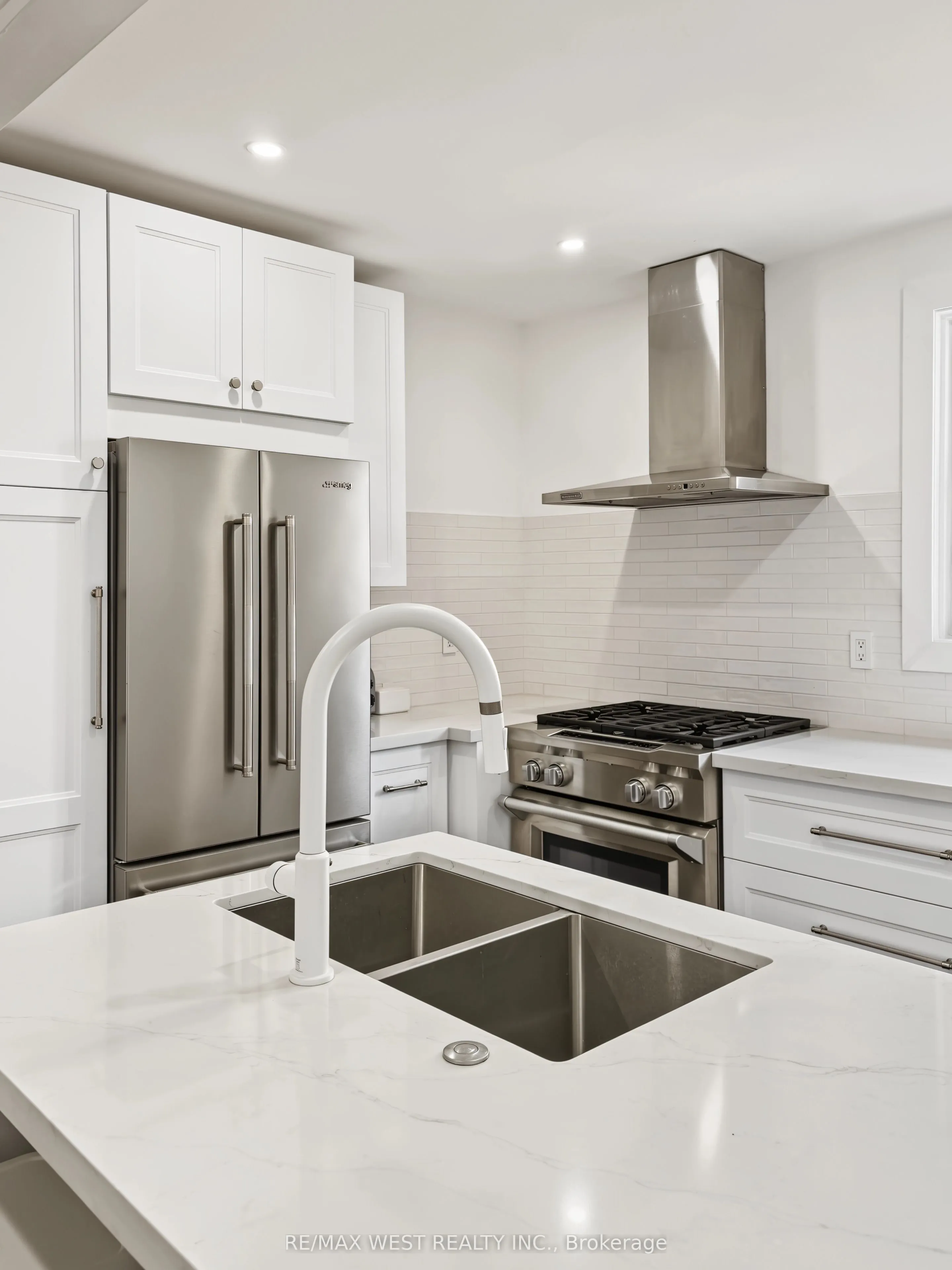 12 Brentwood Road S