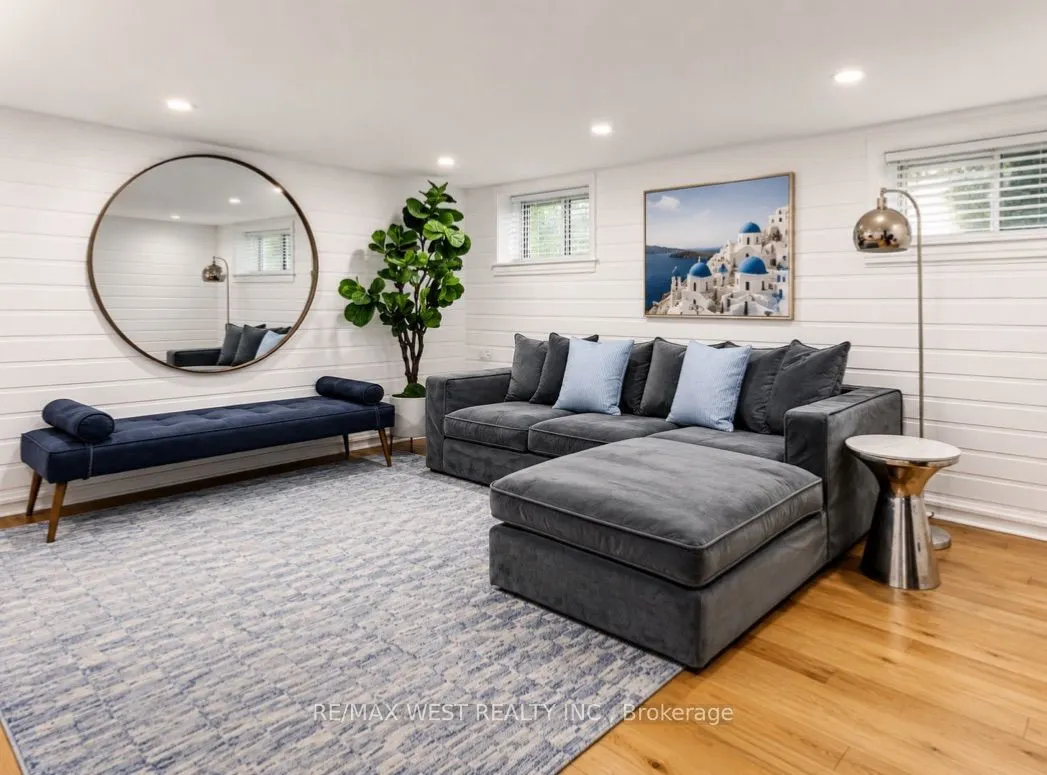 12 Brentwood Road S