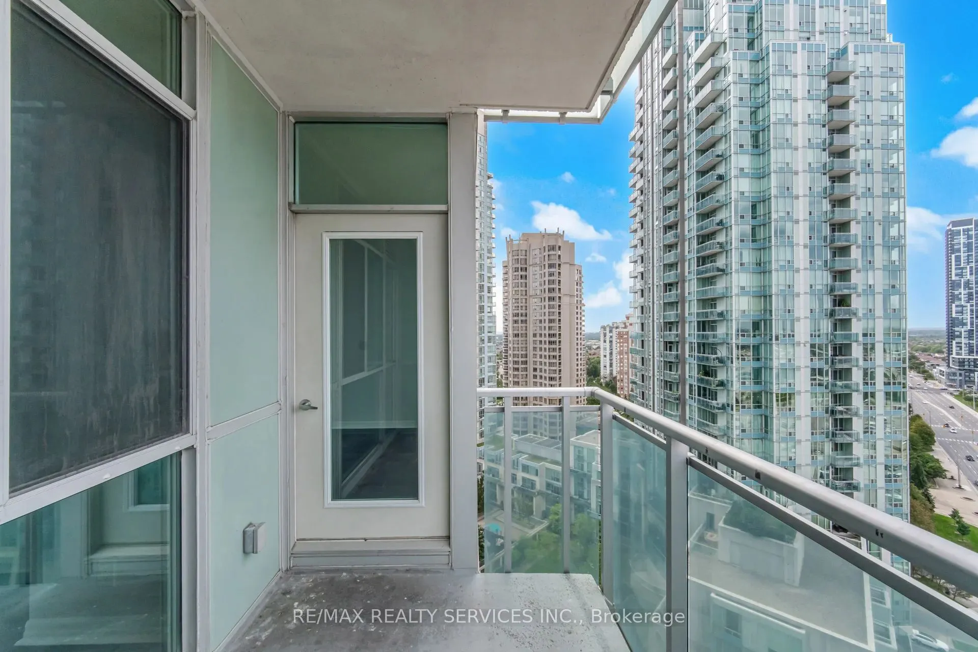 220 Burnhamthorpe Road W #2008