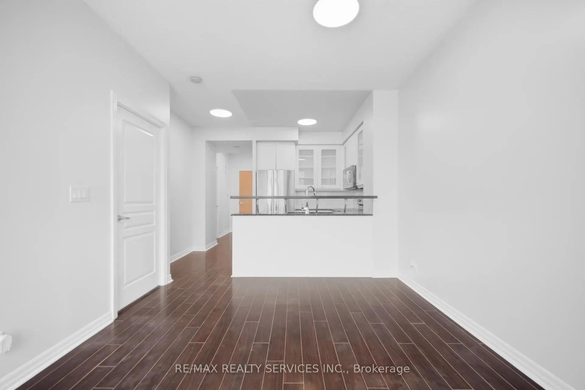 220 Burnhamthorpe Road W #2008