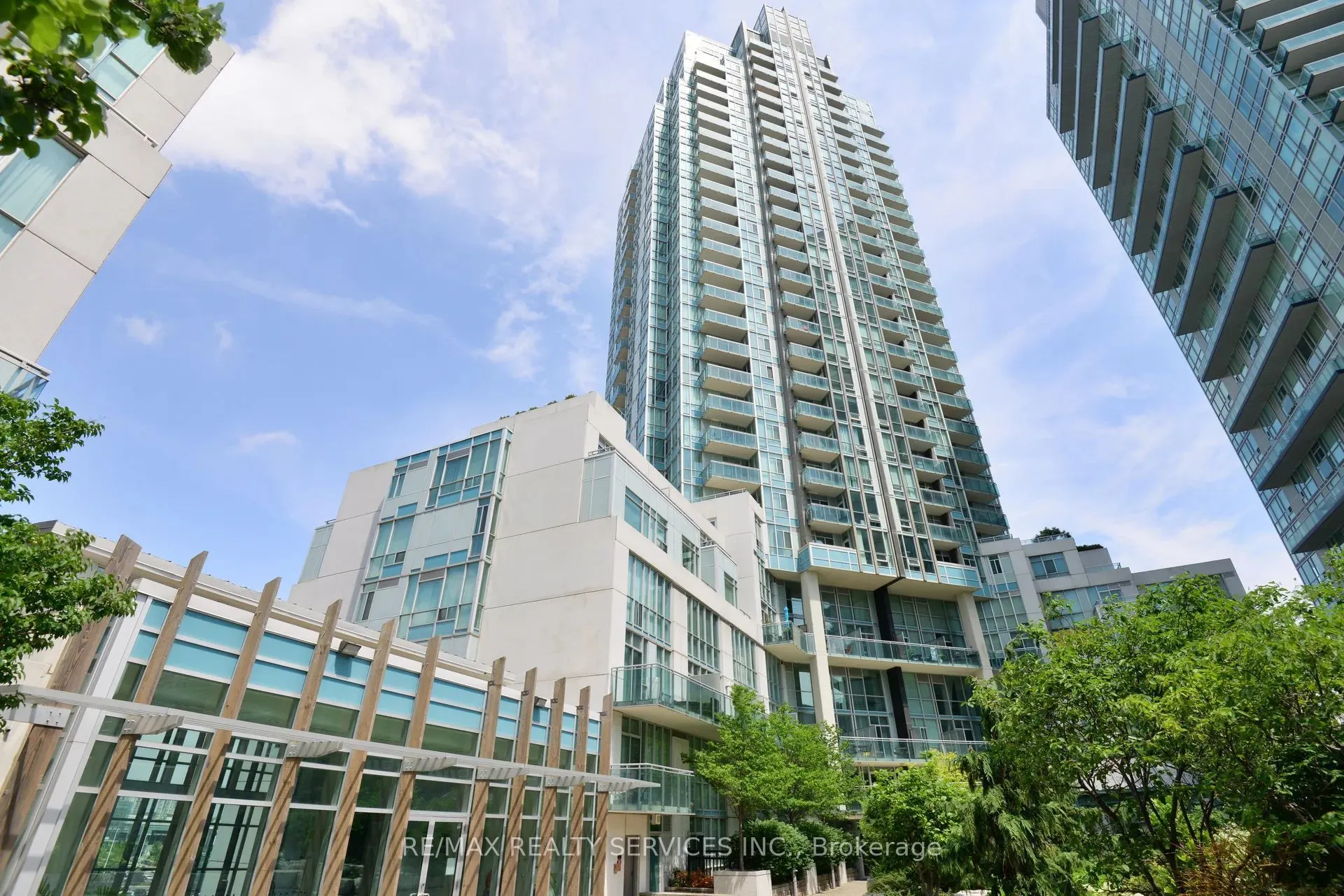220 Burnhamthorpe Road W #2008