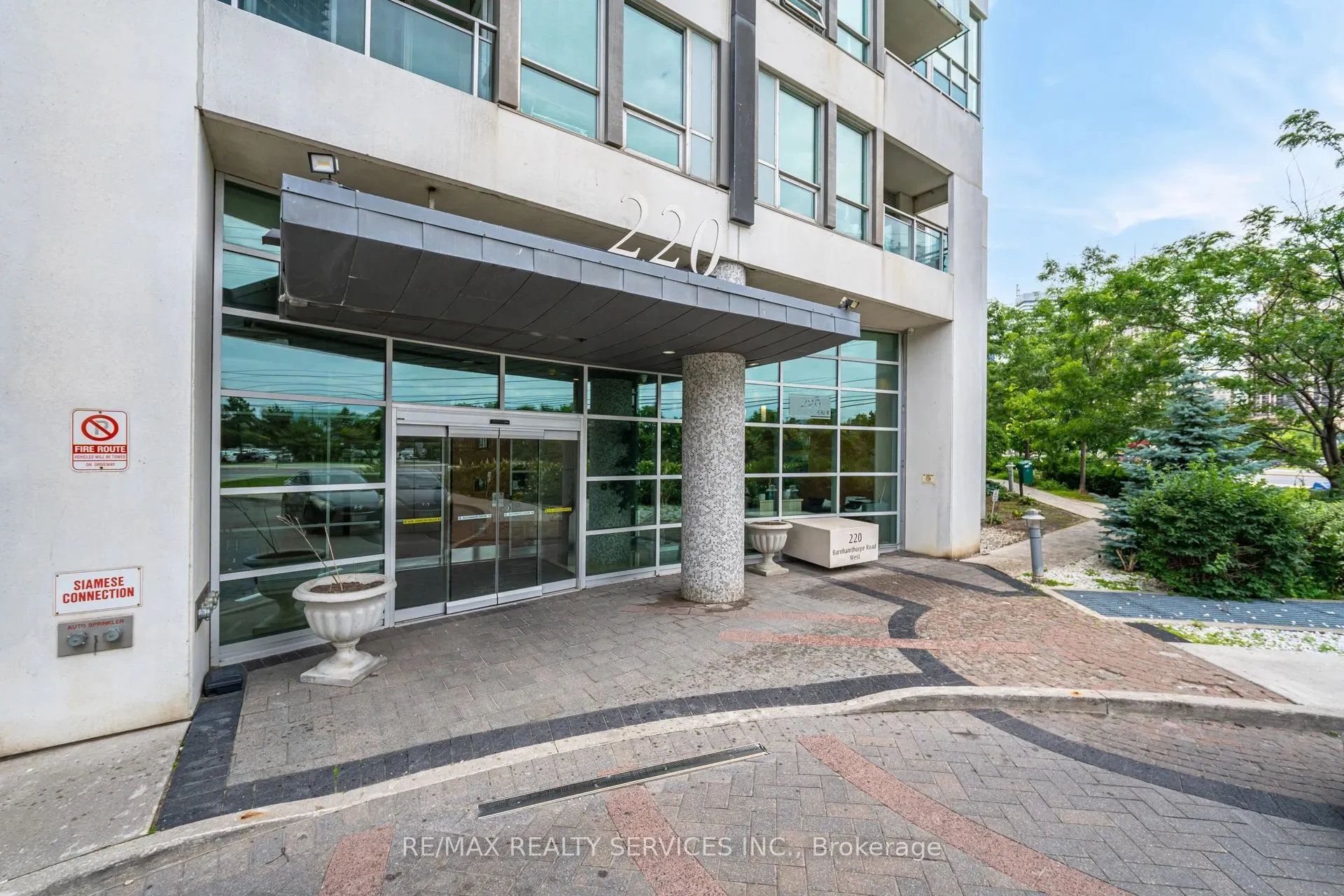 220 Burnhamthorpe Road W #2008