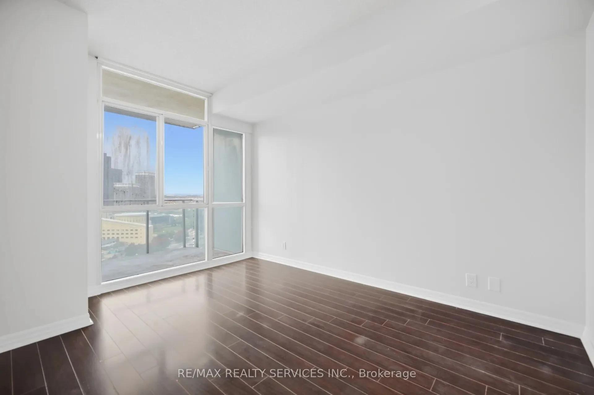 220 Burnhamthorpe Road W #2008