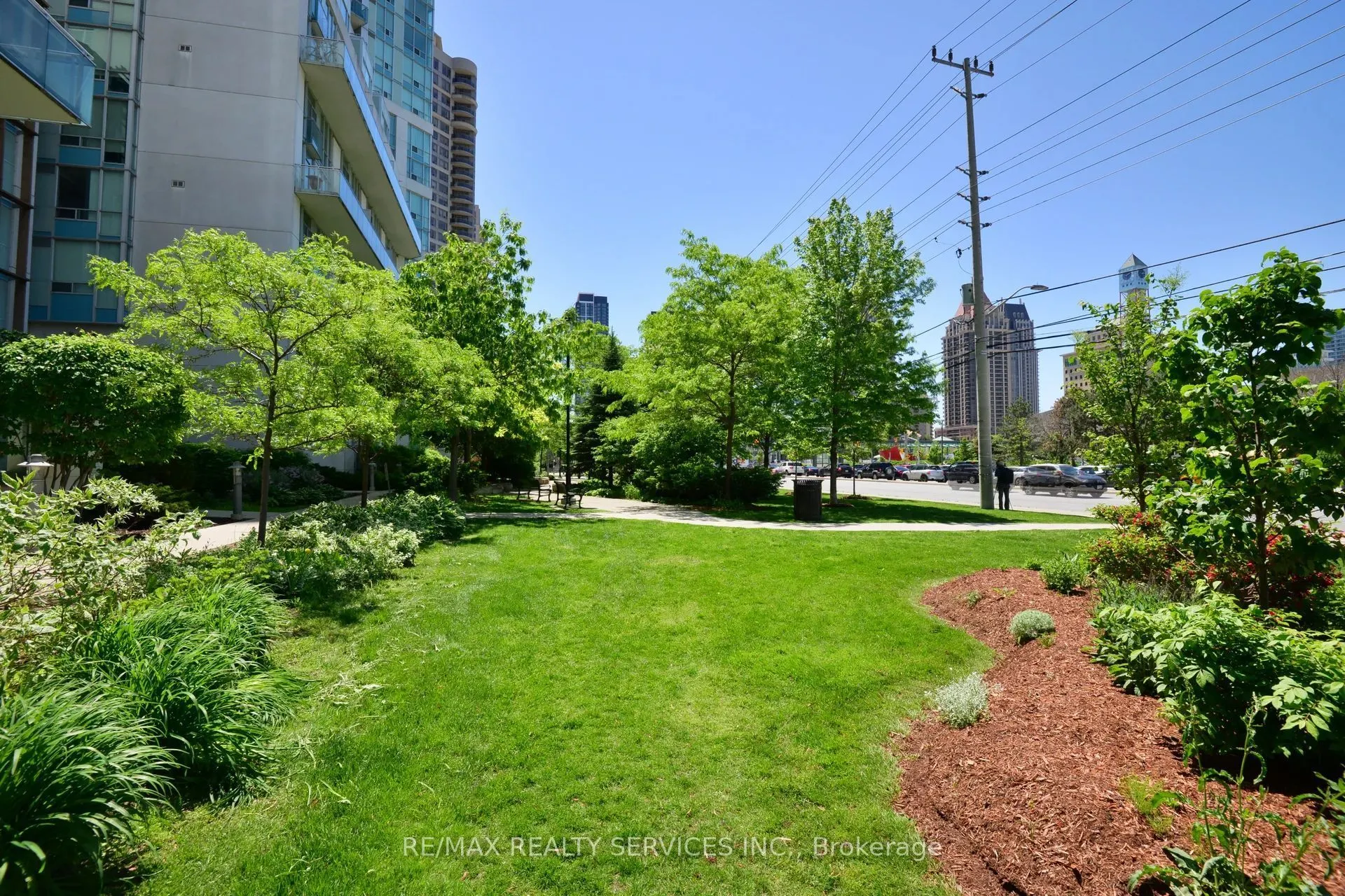 220 Burnhamthorpe Road W #2008