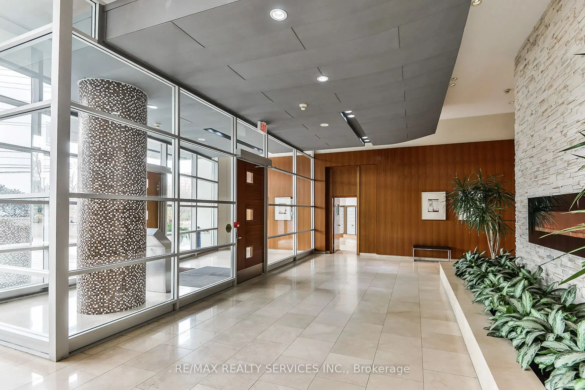 220 Burnhamthorpe Road W #2008