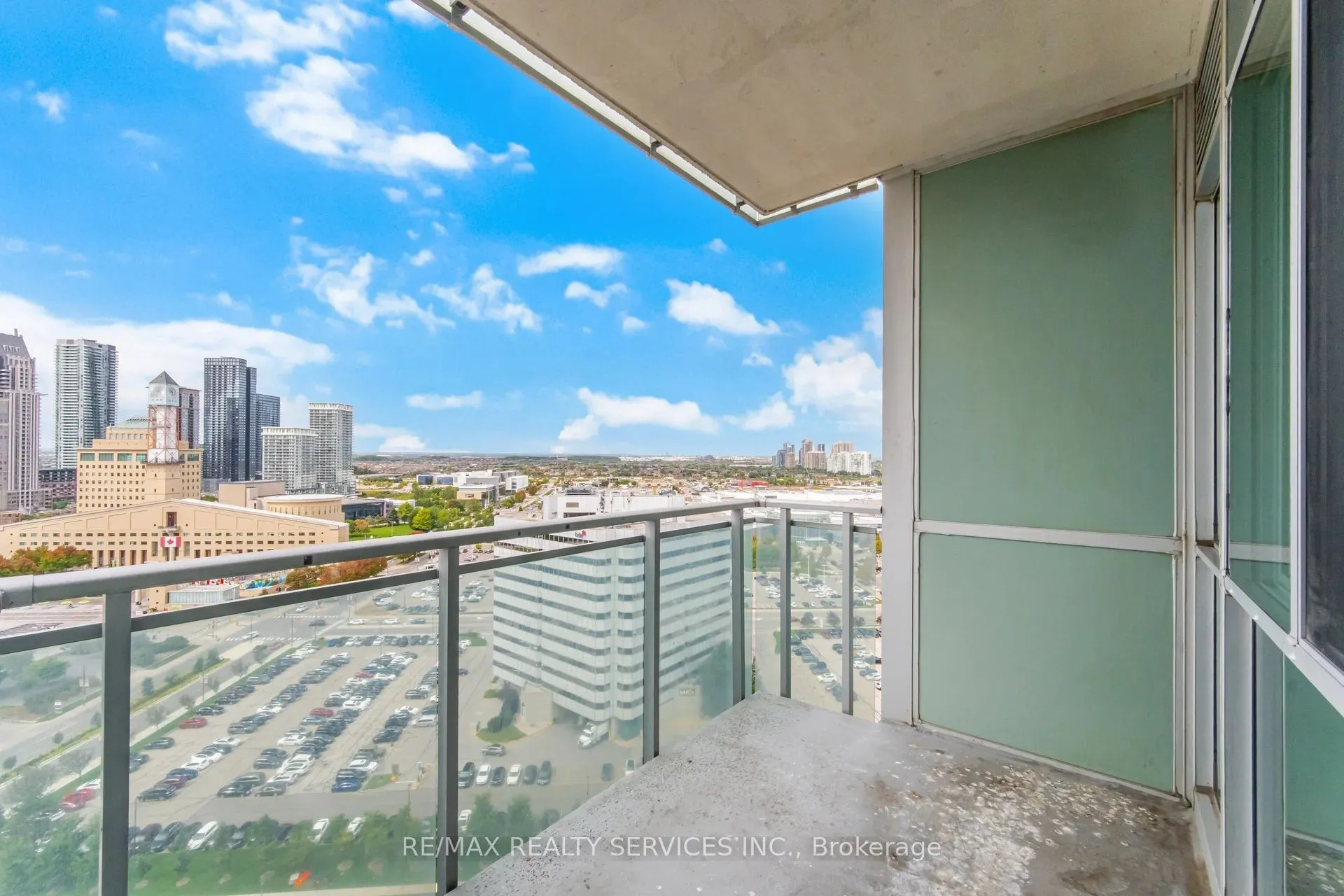 220 Burnhamthorpe Road W #2008