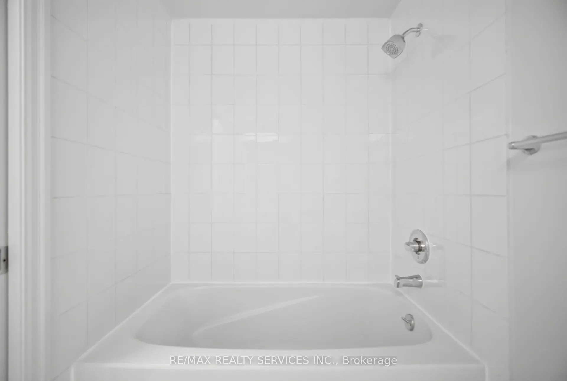 220 Burnhamthorpe Road W #2008