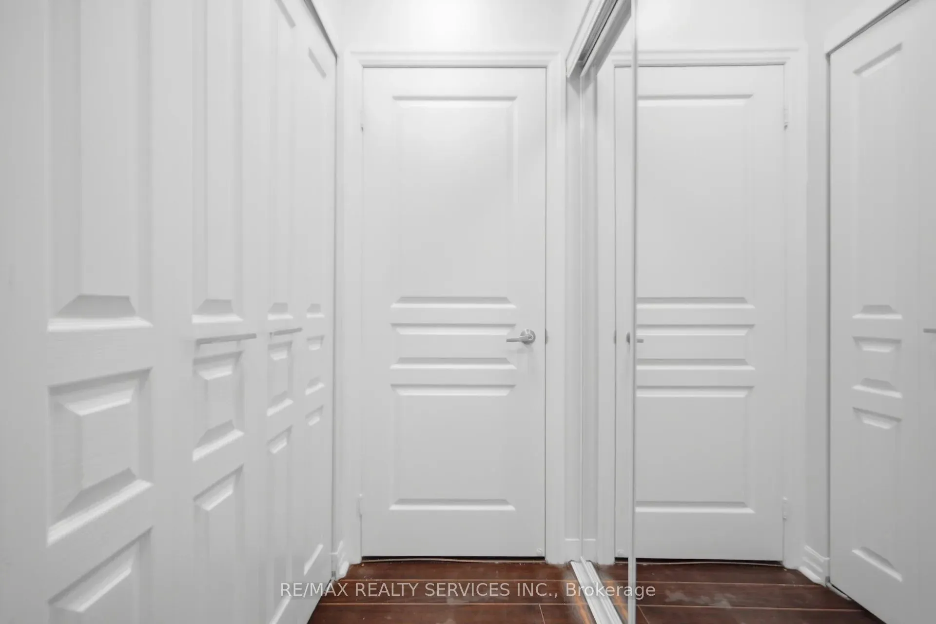 220 Burnhamthorpe Road W #2008
