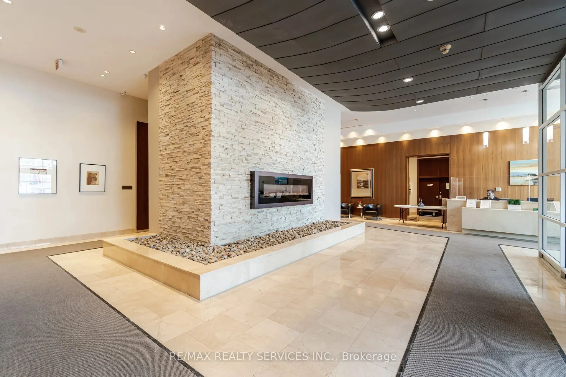 220 Burnhamthorpe Road W #2008