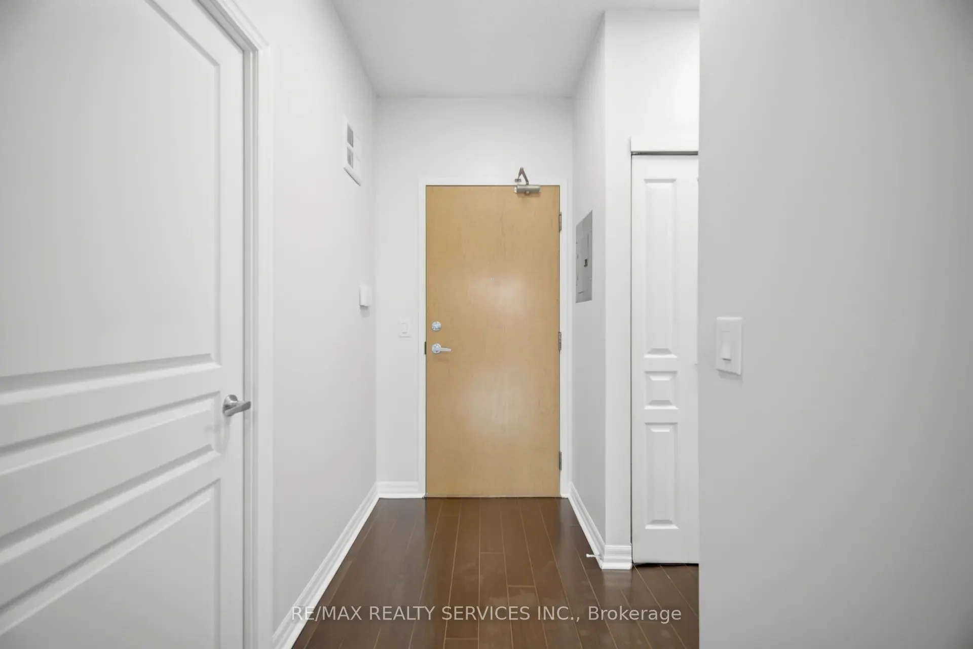 220 Burnhamthorpe Road W #2008
