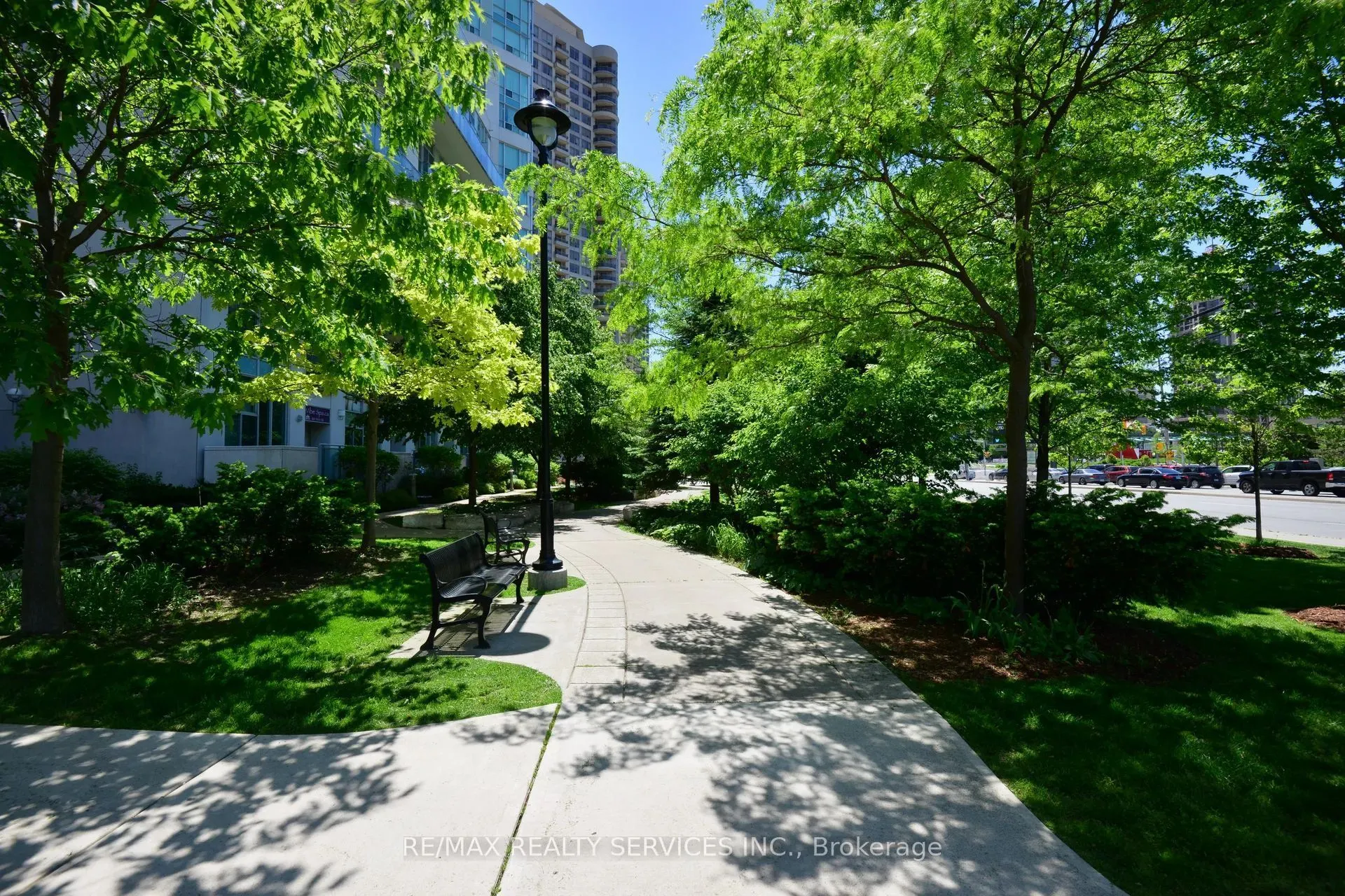 220 Burnhamthorpe Road W #2008