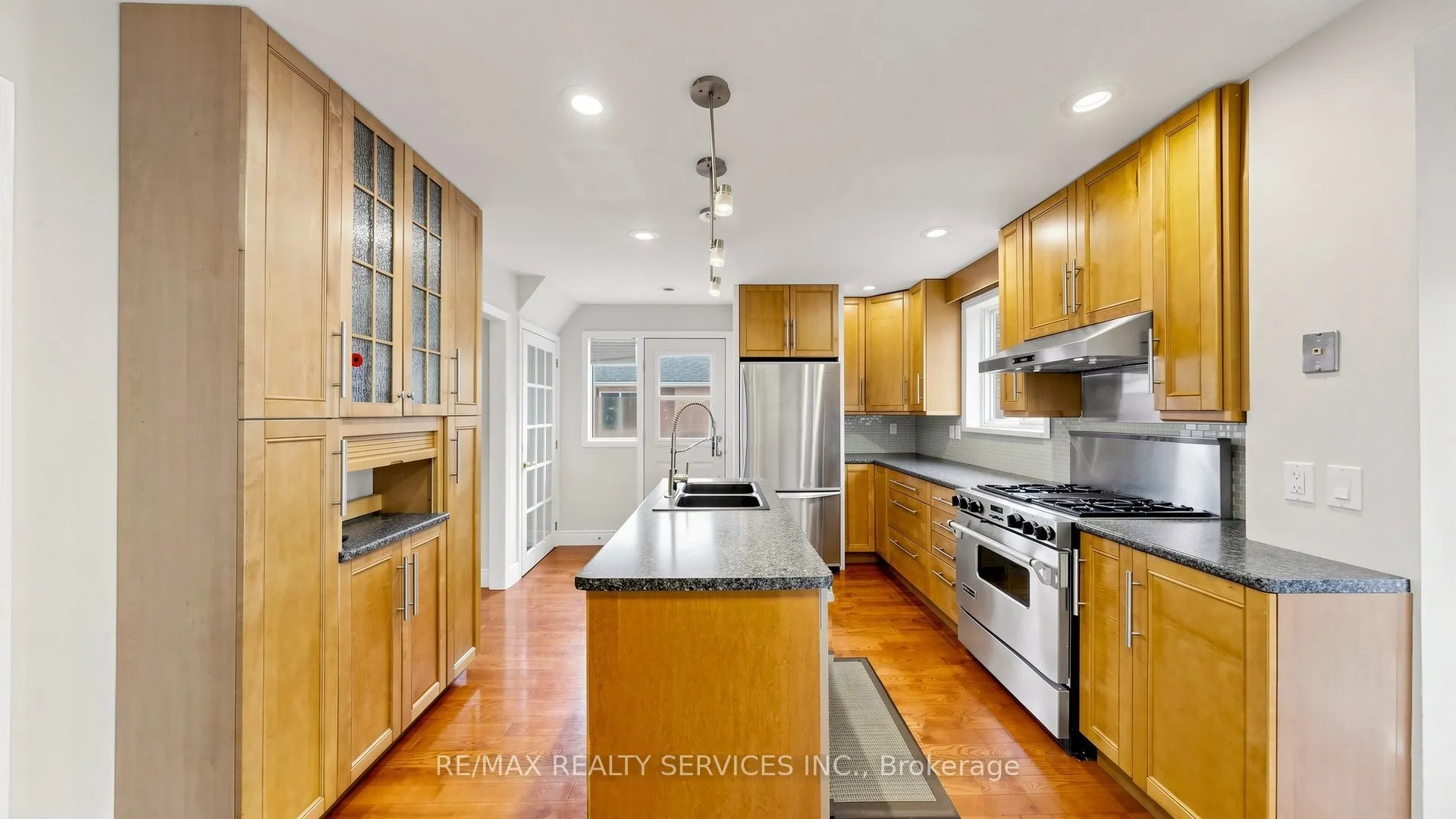 716 Eaglemount Crescent