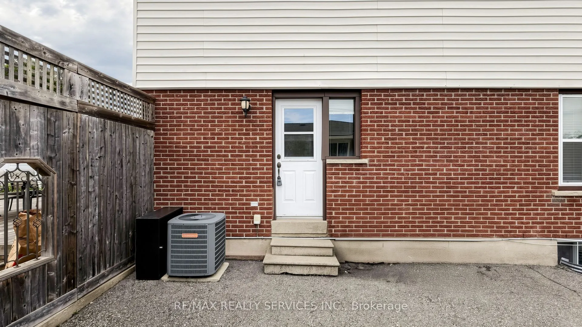 716 Eaglemount Crescent