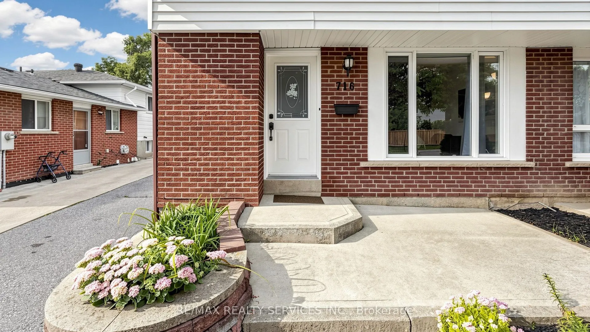 716 Eaglemount Crescent