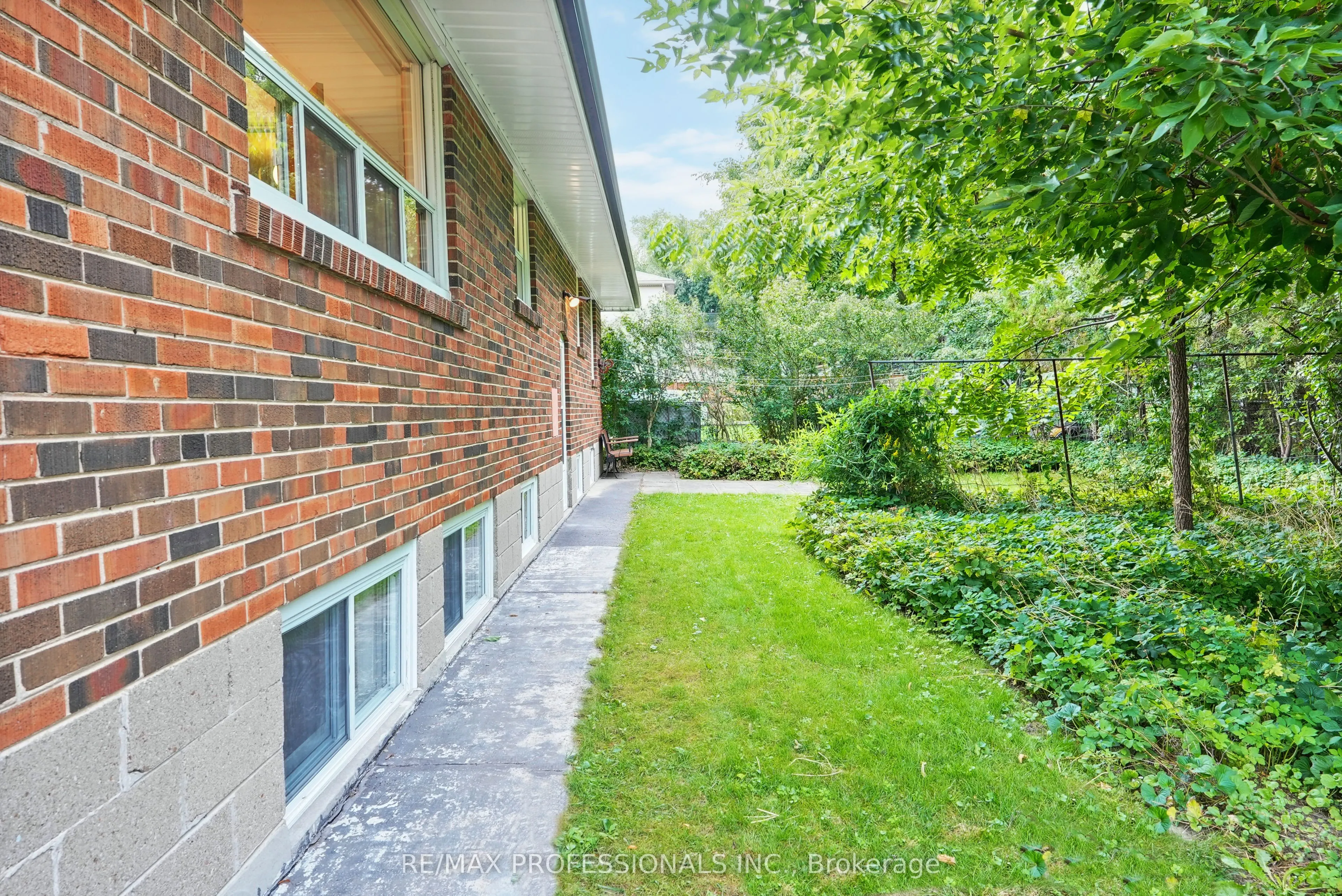 45 Fernalroy Boulevard