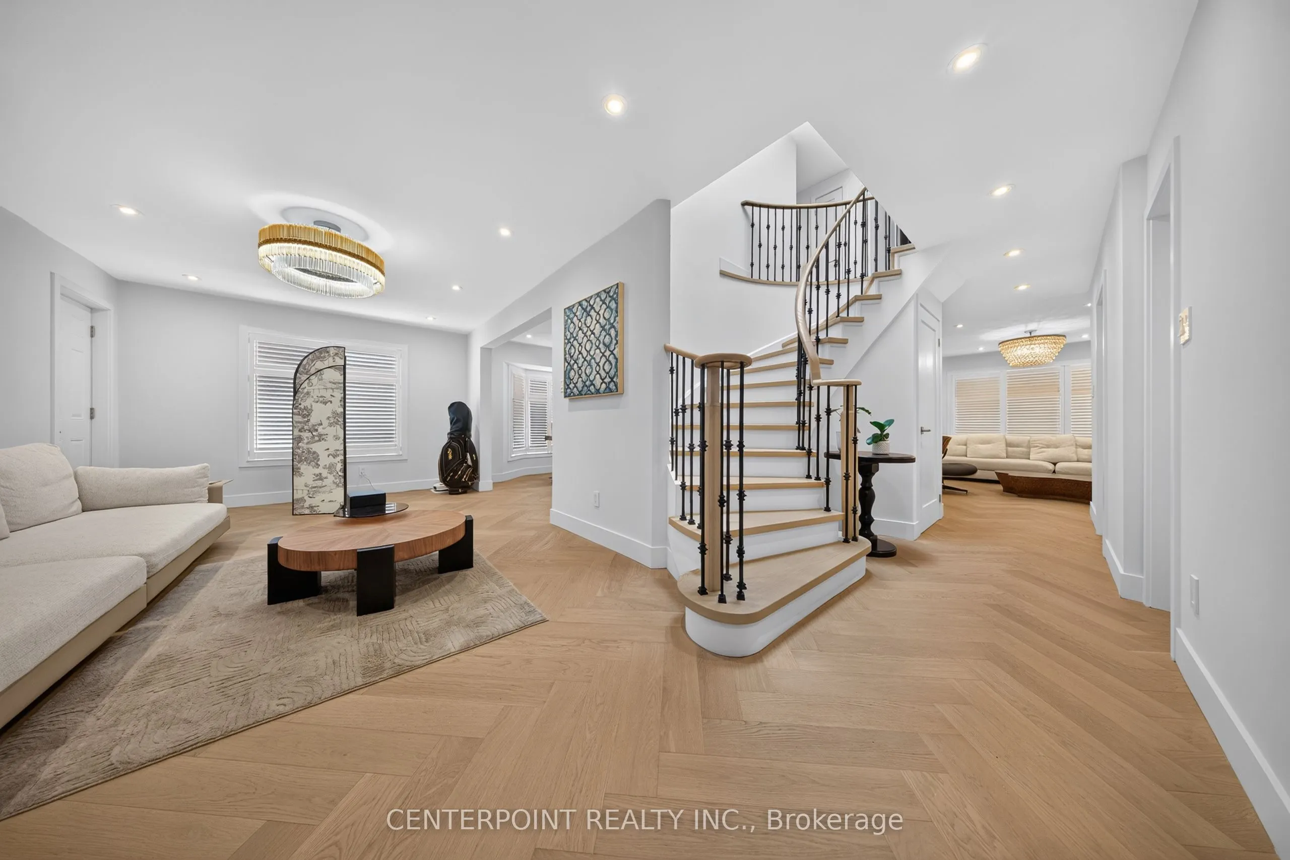 1073 Grandeur Crescent
