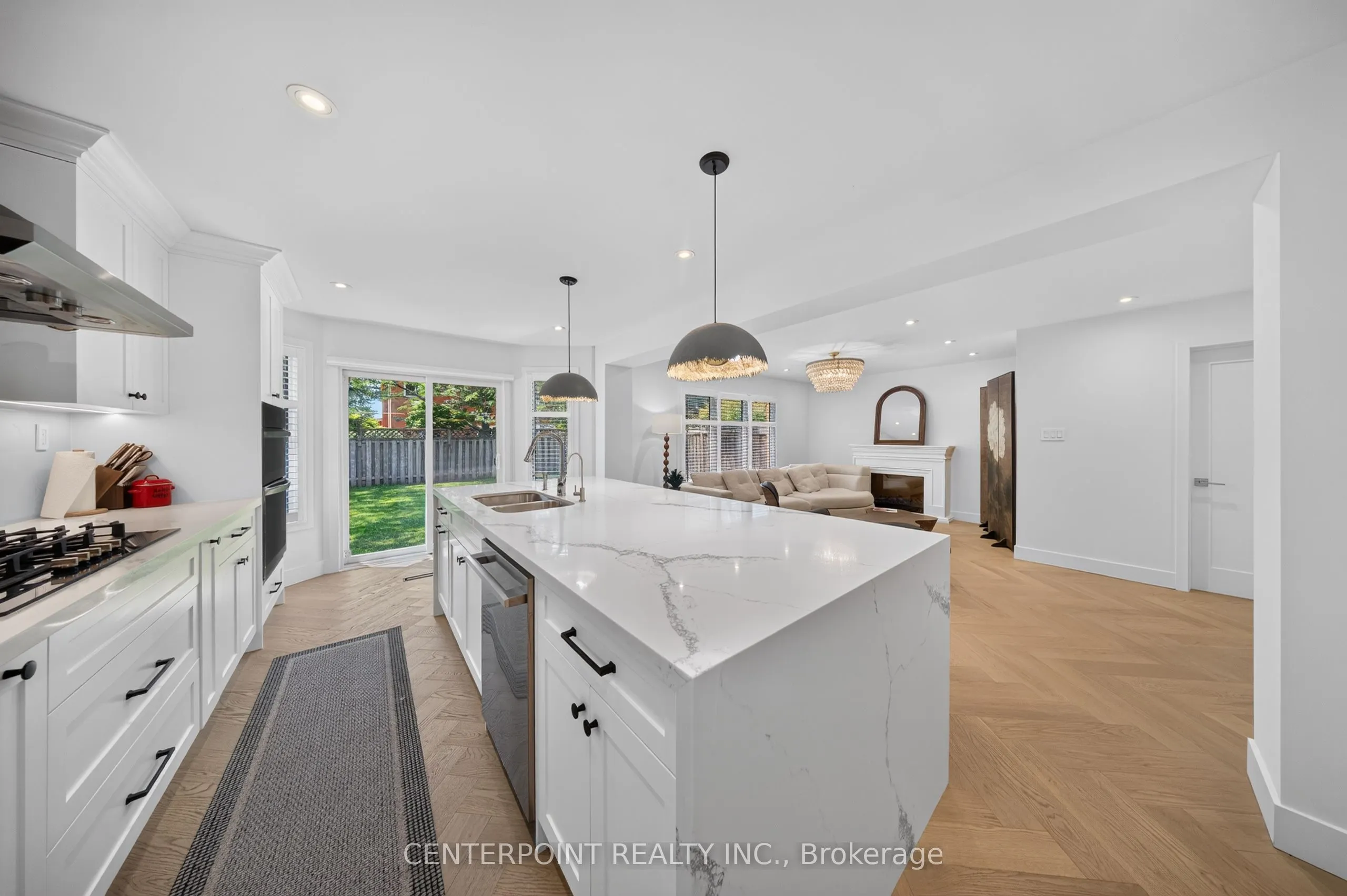 1073 Grandeur Crescent
